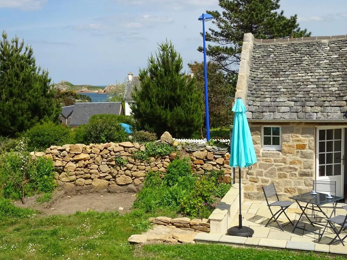 Charming Holiday Home By The Sea In Plougasnou