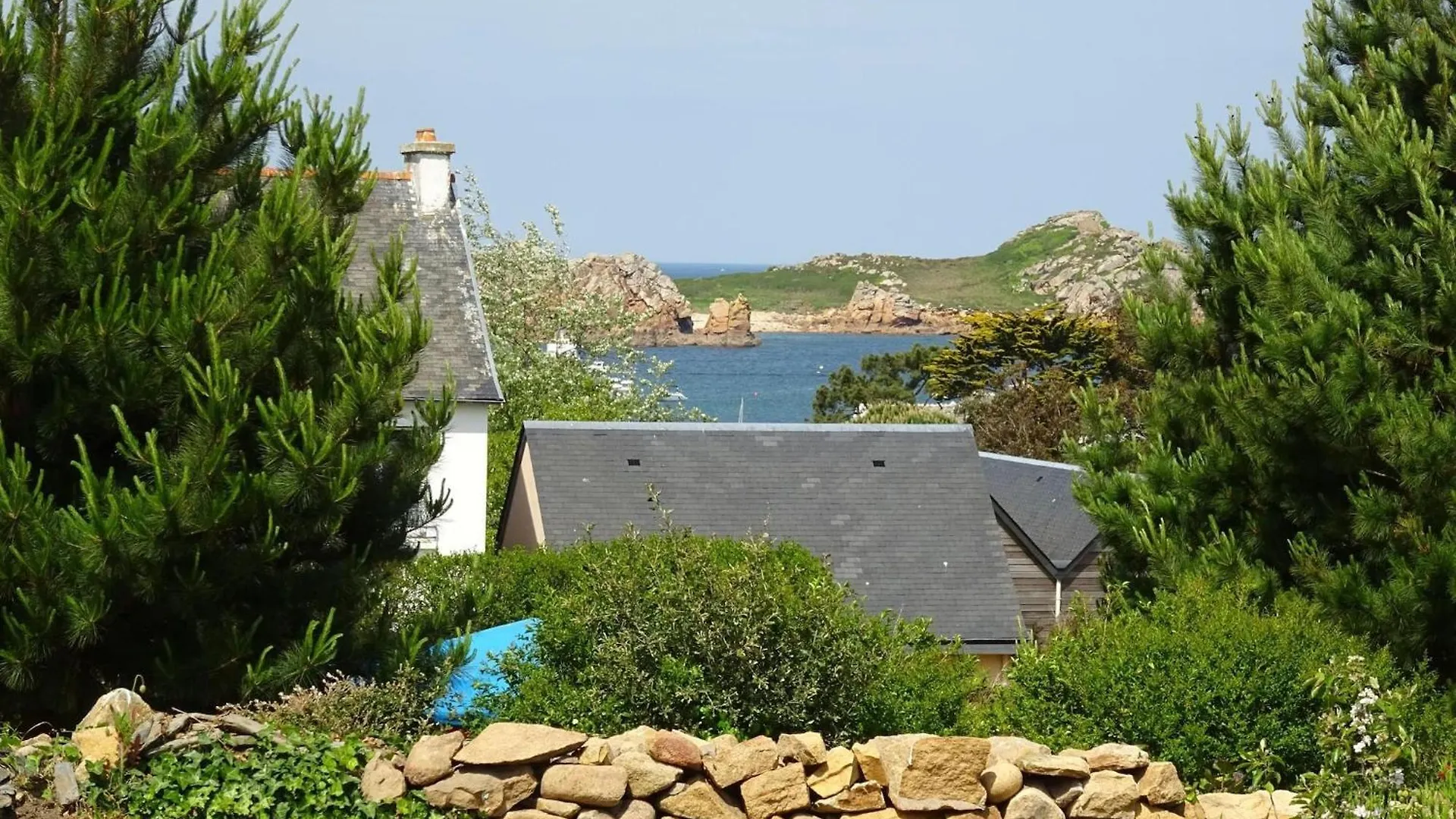 Charming Holiday Home By The Sea In Plougasnou