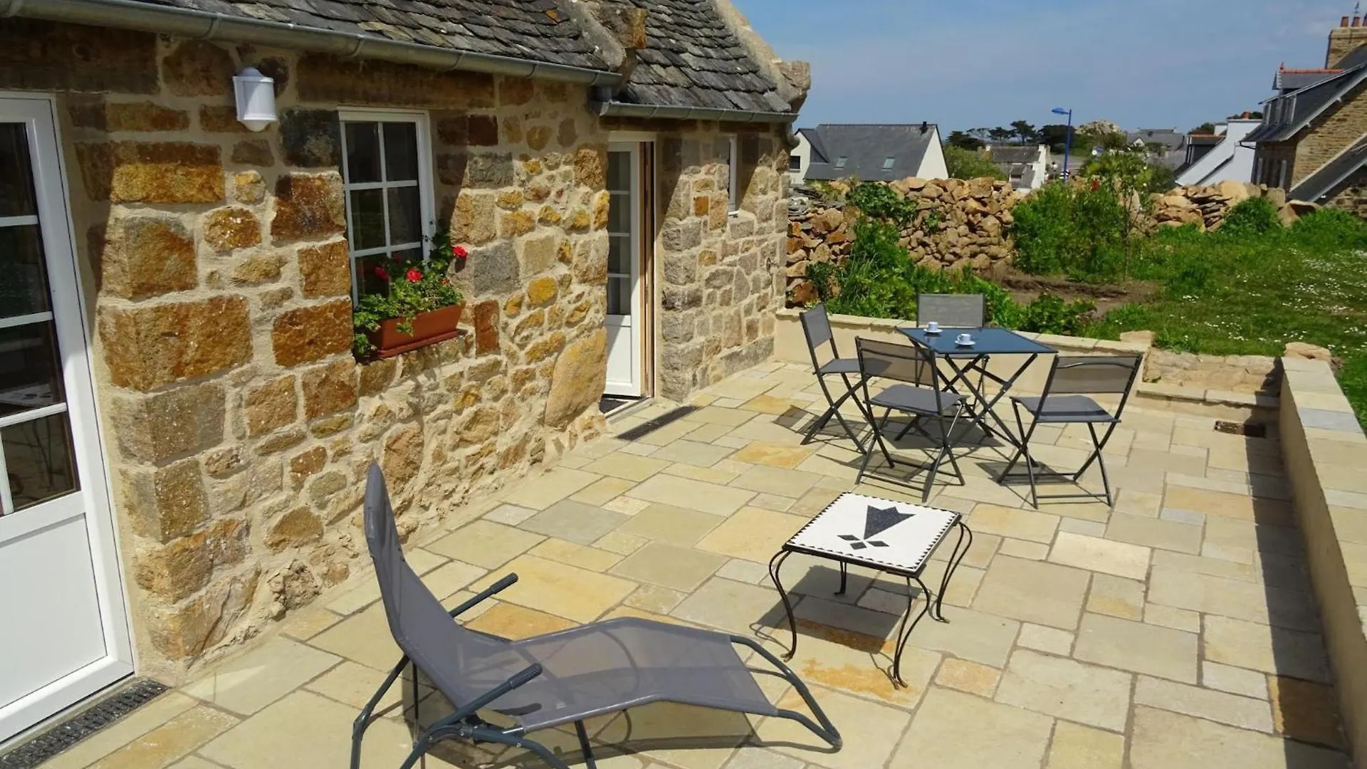 Charming Holiday Home By The Sea In Plougasnou 0*,