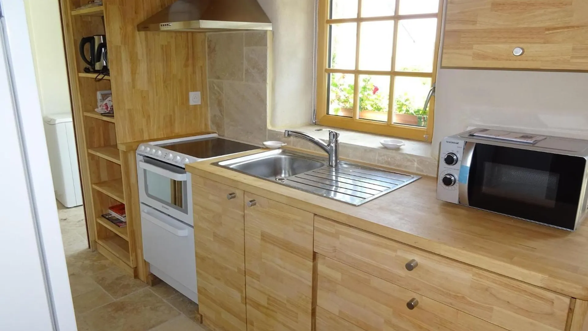 Charming Holiday Home By The Sea In Plougasnou