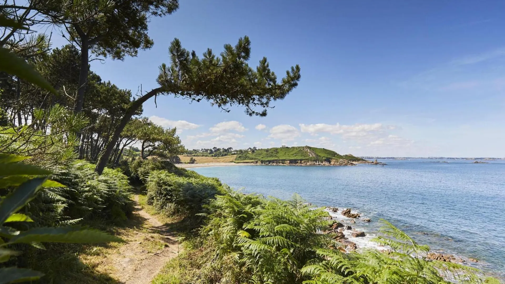 Charming Holiday Home By The Sea In Plougasnou 0*,  France