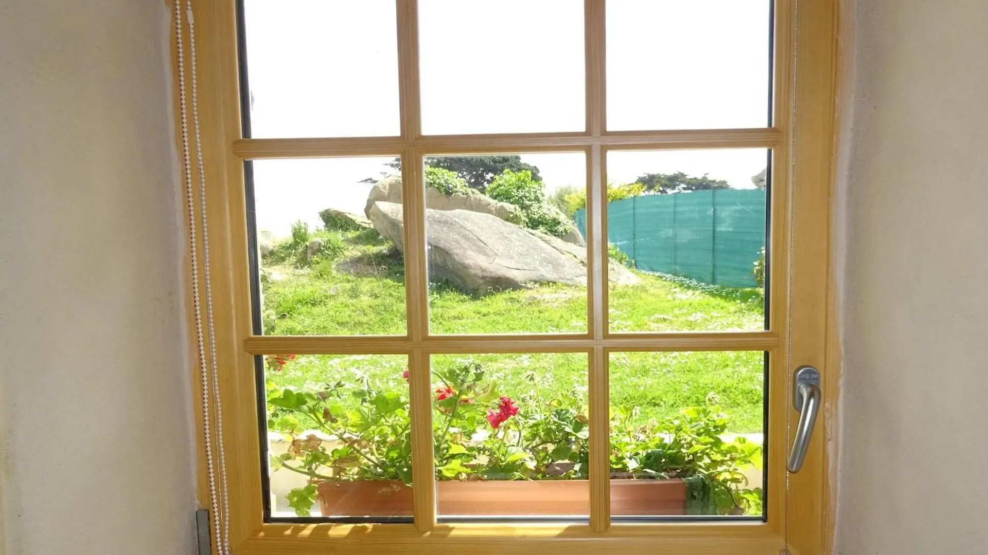 Charming Holiday Home By The Sea In Plougasnou